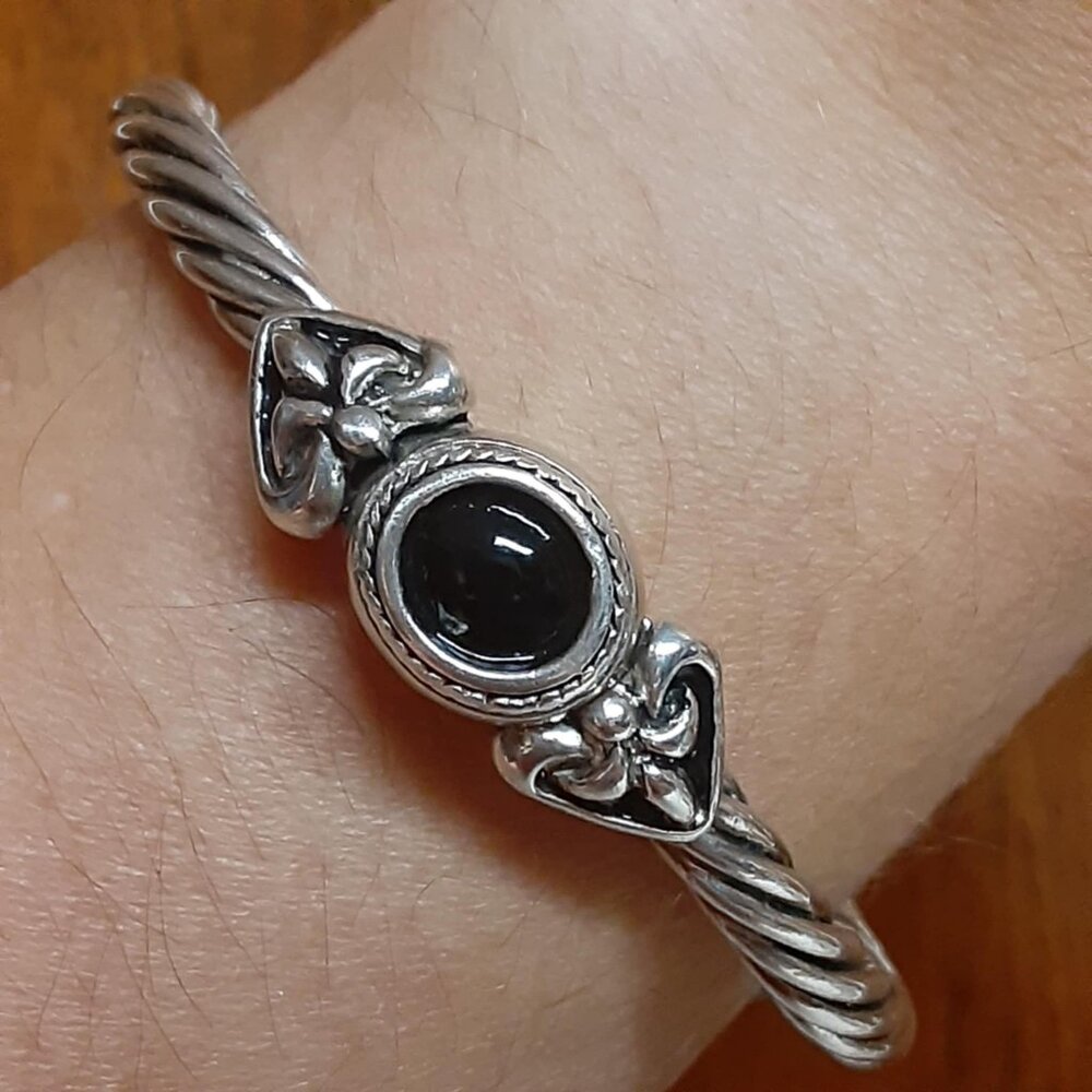 Vintage Black Onyx Faux Stone twisted silver-tone bracelet Magnetic clasp